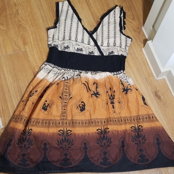 Cassee's Plus Size ladies - Picture 2 of 6